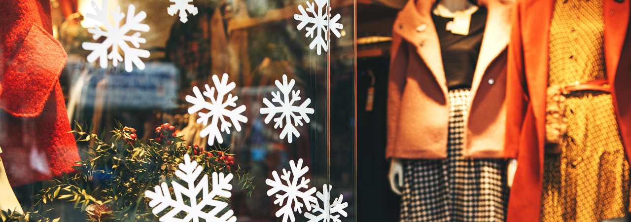 Vetrine di Natale e sostenibilità: 10 idee per allestimenti che attirano i clienti