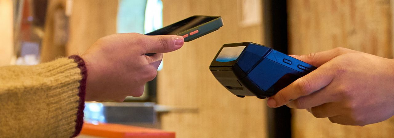 Italia cashless: i pagamenti digitali superano il contante